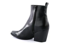 Seychelles Aboard Ankle Booties in Black Leather - women 6 Seychelles Aboard Ankle Booties in Black Leather - women -Weatherproof shop 79e3ab2e69c442838071f2e6b75f107d cb931603 6168 4422 9797 a8c1ee15ab33 1080x